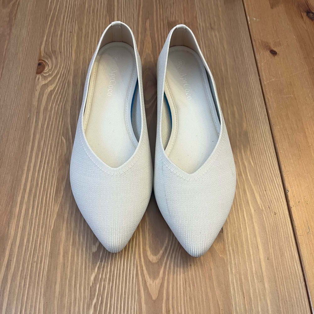 Cream Textured Flats with Pointed Toe Design